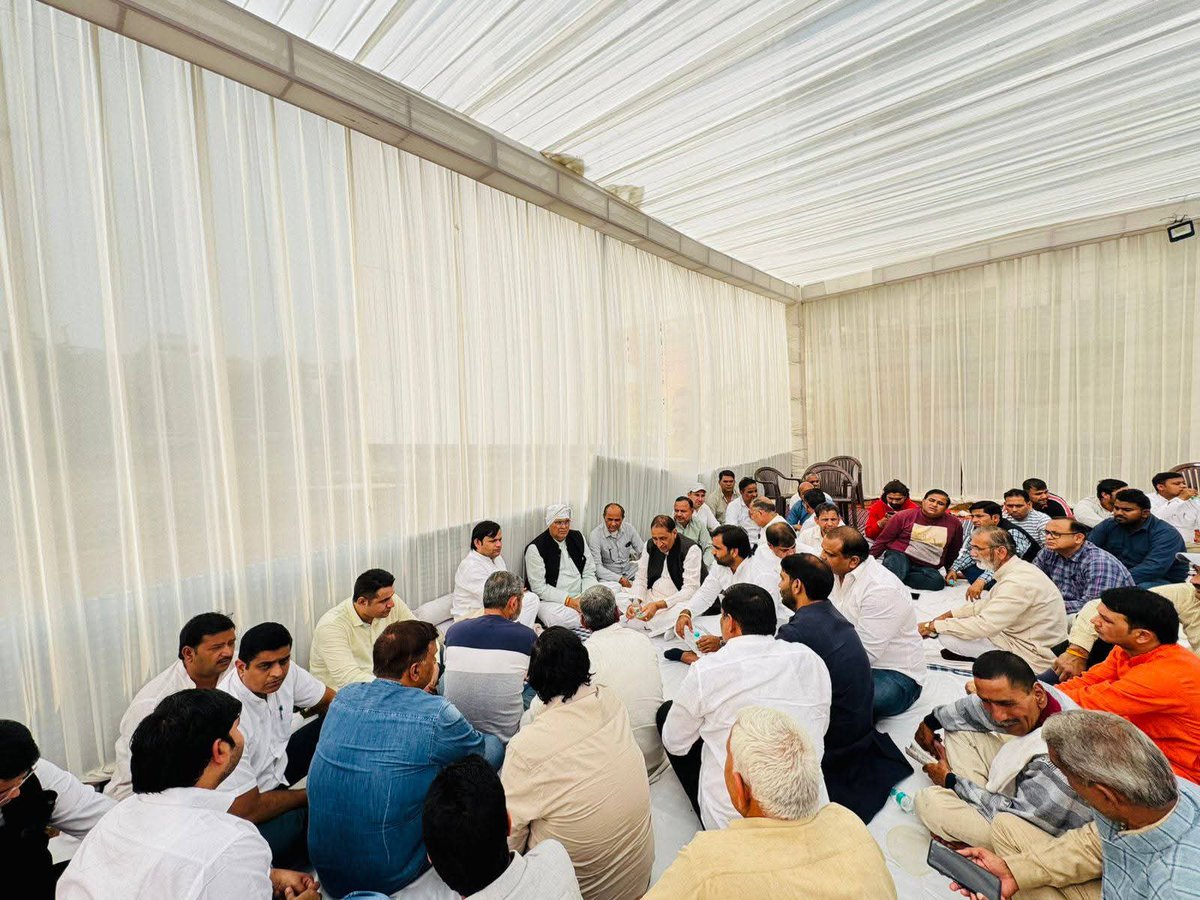 आज पलवल पहुंचकर हरियाणा सरकार में खेल मंत्री श्री @<a href="/GauravgGautam/">Gaurav Gautam</a> जी के पूज्य दादा स्वर्गीय श्री जयपाल गौतम जी के निधन पर श्रद्धांजलि अर्पित की।

ईश्वर से प्रार्थना है कि दिवंगत आत्मा को अपने श्रीचरणों में स्थान प्रदान करें और शोकाकुल परिवार को इस दुखद घड़ी में धैर्य एवं शक्ति