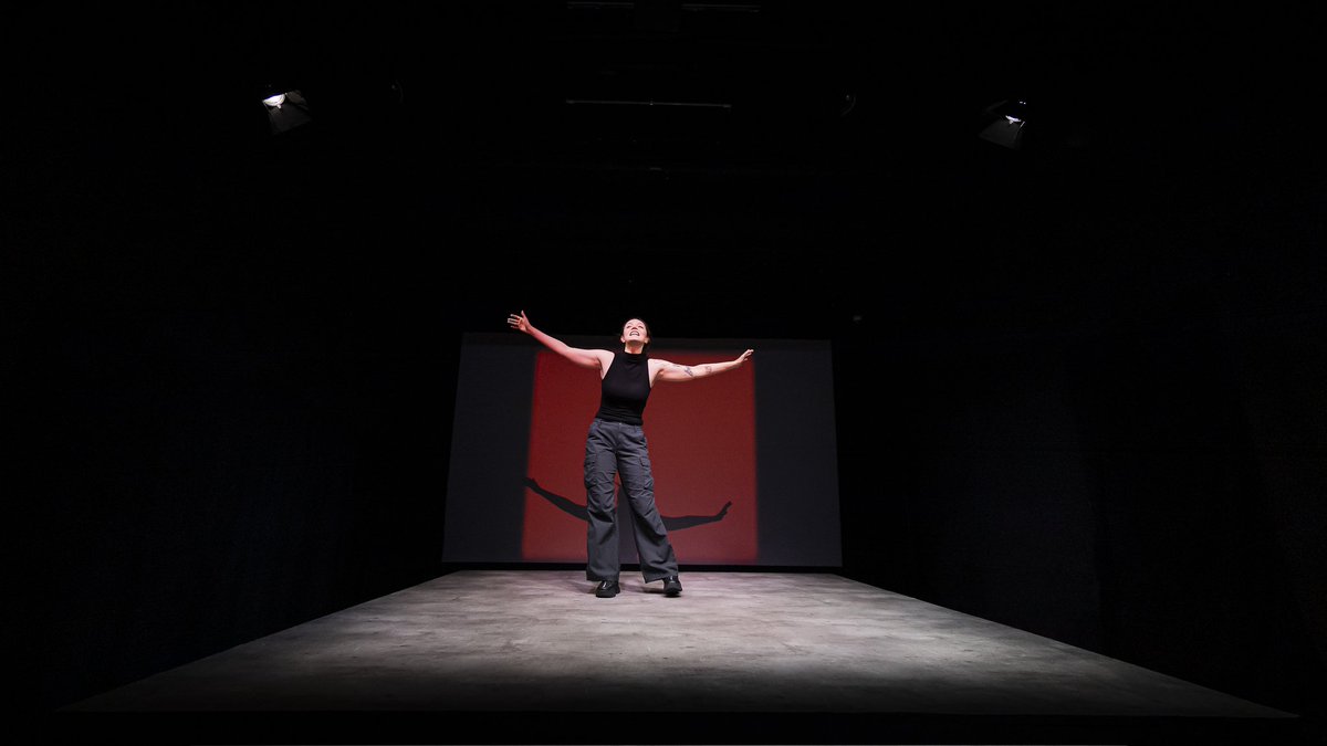 "Enterrar el sol", sobre Jennifer Robles, mujer asesinada en CDMX en el 2013 en el llamado caso Heaven. Con Samantha Coronel. 

Asiste a ver esta obra.

📍: <a href="/elCeX_mx/">CEX</a>
🗓️: Viernes 20:00 H y domingo 19:00 H hasta el 23 de noviembre.
🎟️: eventbrite.com.mx/e/en-primera-p…