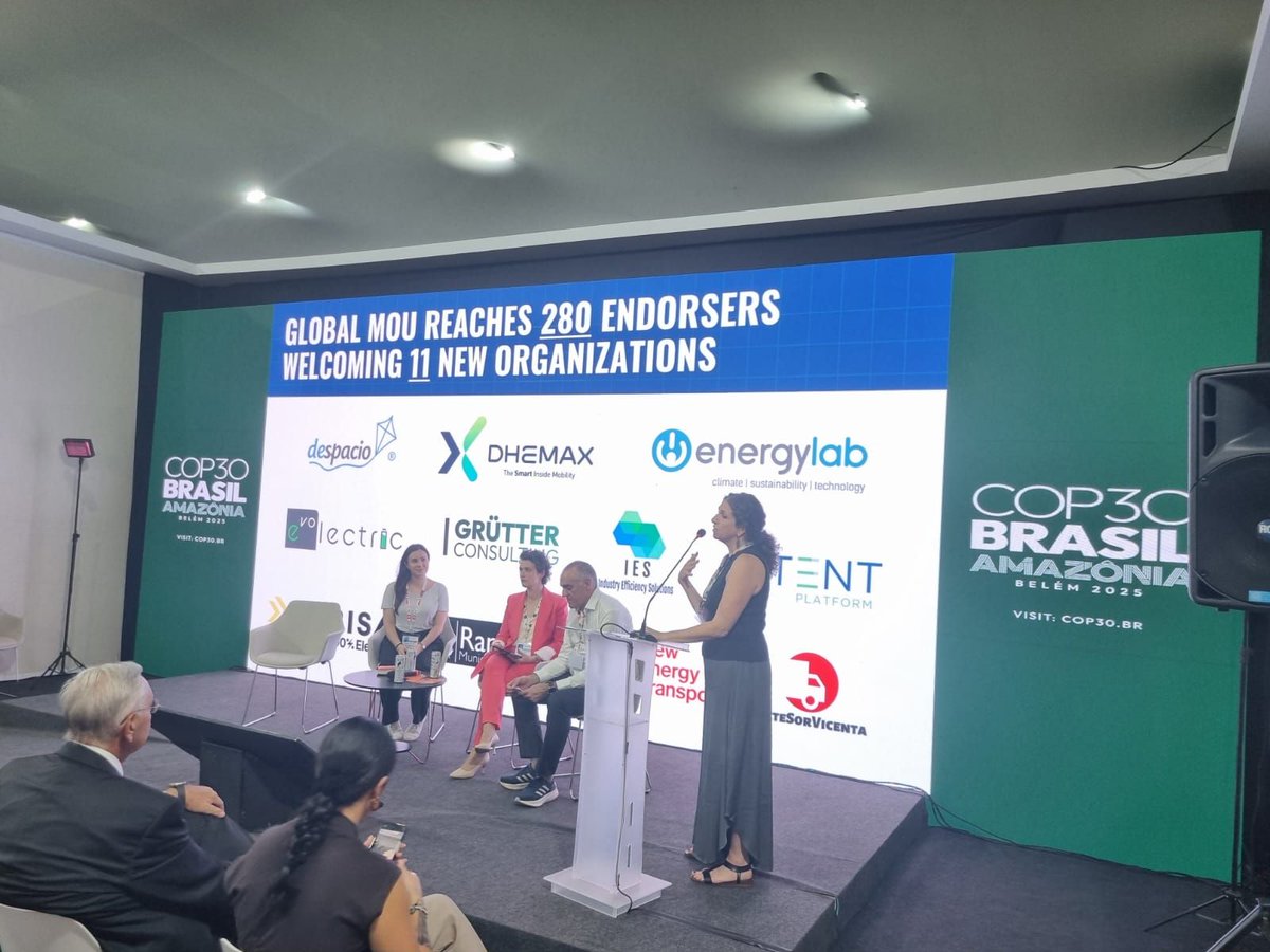 despacio_org's tweet photo. En la #COP30 nos sumamos como endorser del #GlobalMoU para acelerar adopción de camiones y buses de cero emisiones. Apoyamos la meta de 30% de ventas nuevas para 2030 y 100% para 2040. Hoy son 42 países signatarios. Más info: https://t.co/f1NzBpIpT2 🪁
#DriveToZero #climateaction https://t.co/isVkMpGnE0