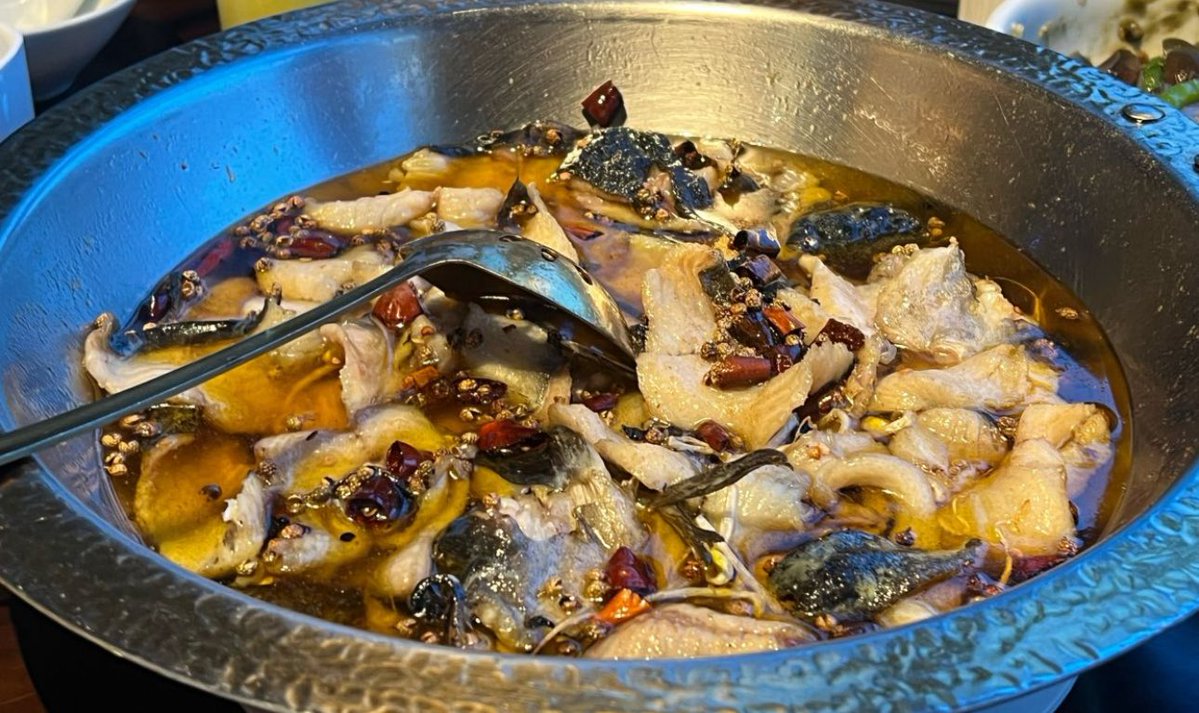 kelly1314666's tweet image. 前些日子为了 $Gamefi ，去宁波见了 $Acorns 的宁波地推领导人岩姐 @yngxi624054 ， 是很亲切的姐姐，但是能量特别大，一下子对松鼠这个项目有信心起来，工作室内也很热闹，人来人往，每一个人都坚定的看好松鼠🐿️。我也相信松鼠很快就会起飞。势不可挡❗️希望 @bestinslotxyz…