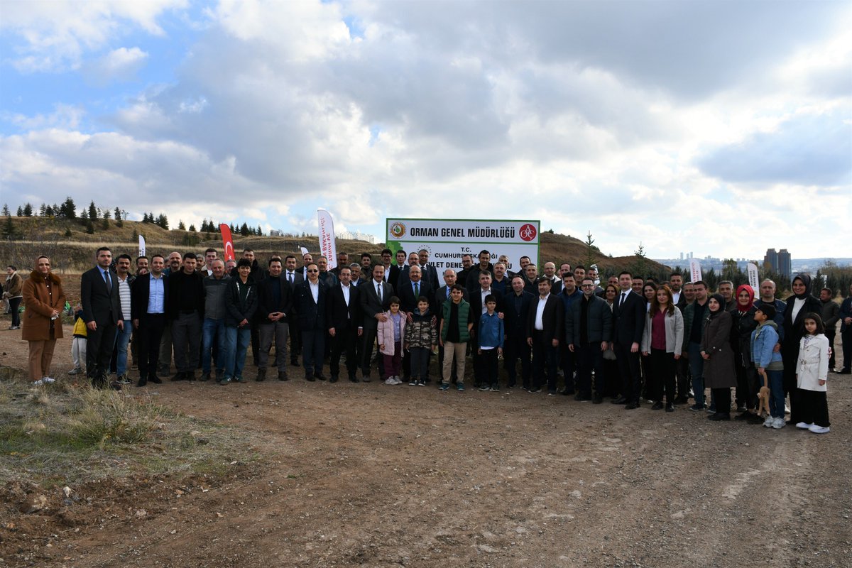 11 Kasım Millî Ağaçlandırma Günü vesilesiyle Sayın Cumhurbaşkanımız <a href="/RTErdogan/">Recep Tayyip Erdoğan</a>’ın öncülüğünde başlatılan Yeşil Vatan Seferberliğinde oluşturulan Devlet Denetleme Kurulu Hatıra Ormanında fidanlarımızı toprakla buluşturduk.

Geleceğe nefes olacak fidanlarla hayat bulan hatıra