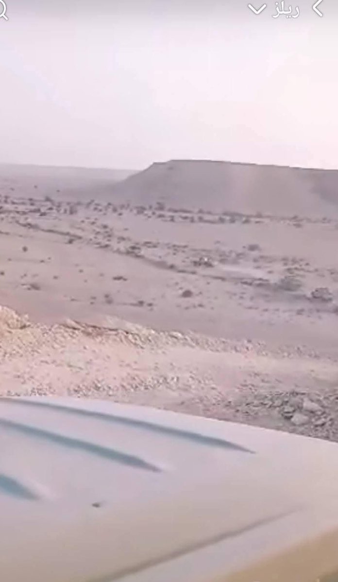 لا يغركم كذب المهربين سيتم السيطرة على منافذ المهربين 
والصياح من شدة الالم اعتقدوا السكوت هو خوف السكوت من قبل النخبة الحضرمية حكمة ولكن الغشيم يعتقده خوف وجبن
#حضرموت 
#نخبتنا_عزتنا