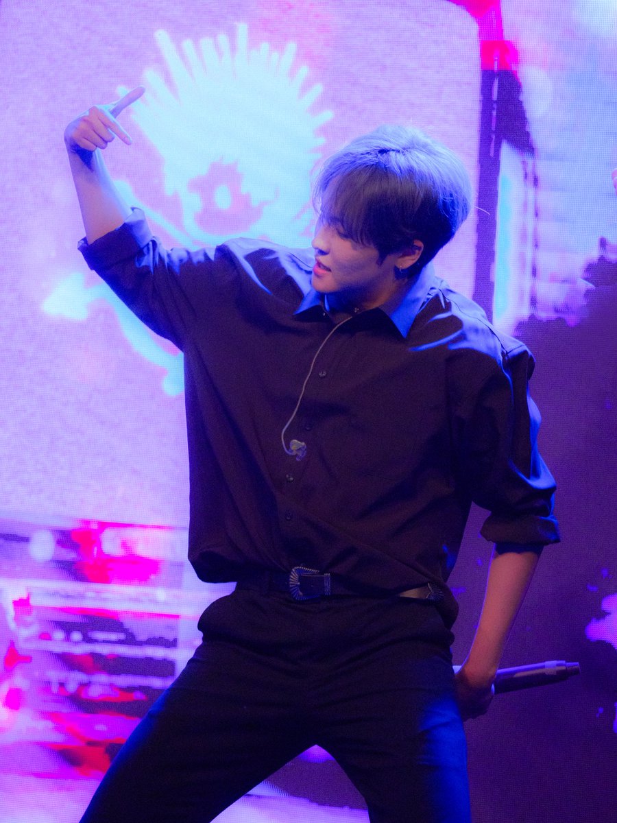 CiaraGlagola's tweet image. LOUIS 🪞

@TheKingDom_GF in Tokyo 

#더킹덤 #LOUIS #루이 #thekingdom #TheKingDom_in_Japan