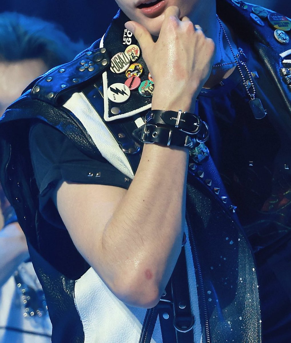 hueningkai pics tweet media