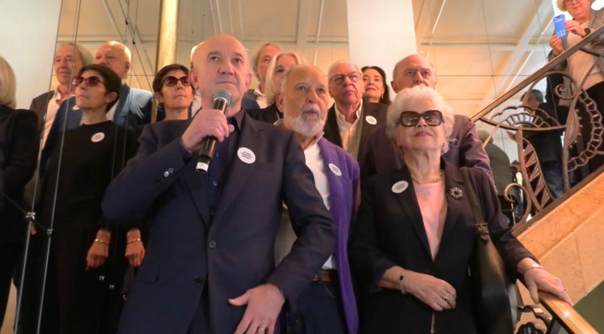 Le 4 novembre dernier, tous les jurés arboraient un badge "je suis Boualem Sansal " 
Aujourd'hui, le président de l'Académie <a href="/AcadGoncourt/">Académie Goncourt</a>  Philippe Claudel apprécie la nouvelle de sa libération