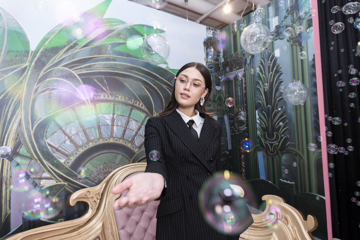 Centralnews's tweet photo. ชวนเพื่อนแต่งตัวสวยๆ แล้วมาเจอกันนะ! 💚🩷
#WickedForGoodExperience
#Wicked
#WickedForGood
#CentralxWicked
#CentralChidlom https://t.co/Z1TESBPxHE