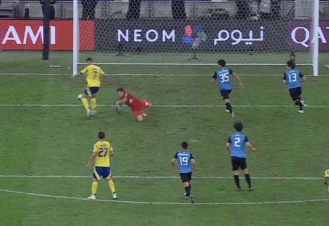 رجع وتربع ع عرش القاره بينما انت ولو سجلوها كان انت اللي متربع على عرشها