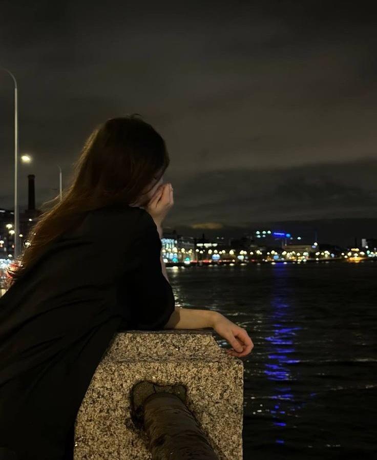 मेरे किरदार से वाकिफ़ होने की कोशिश मत कर ग़ालिब मुझे समझने के लिए दिल चाहिए और आप हुए दिमाग वाले !! ☺️

शुभ रात्रि ♥️