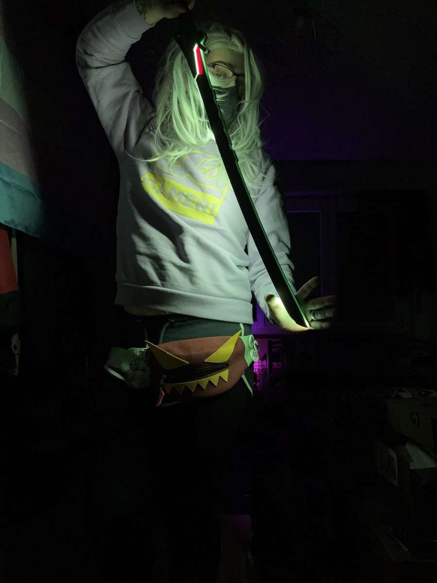 KipRinE's tweet image. « I served and I will be of service ! » @zentreya sword aka rhodonite is here ! I took some pictures with my zen’s cosplay and some of her merch 💜 once again thank you @AgentInk for creating this 💜💜💜

Look how the sword is beautiful and so cool !!!! 🥹 

#zentreya