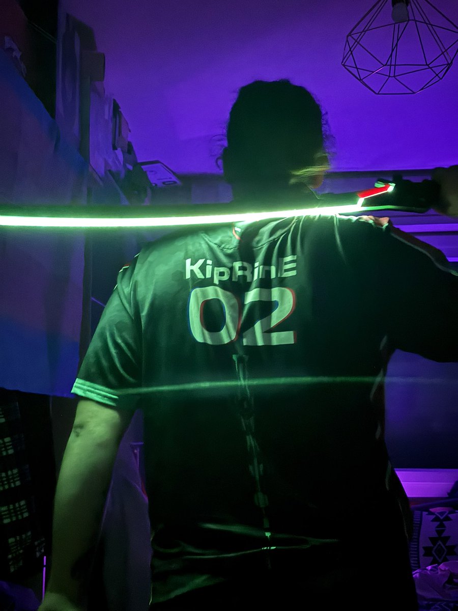 KipRinE's tweet image. « I served and I will be of service ! » @zentreya sword aka rhodonite is here ! I took some pictures with my zen’s cosplay and some of her merch 💜 once again thank you @AgentInk for creating this 💜💜💜

Look how the sword is beautiful and so cool !!!! 🥹 

#zentreya