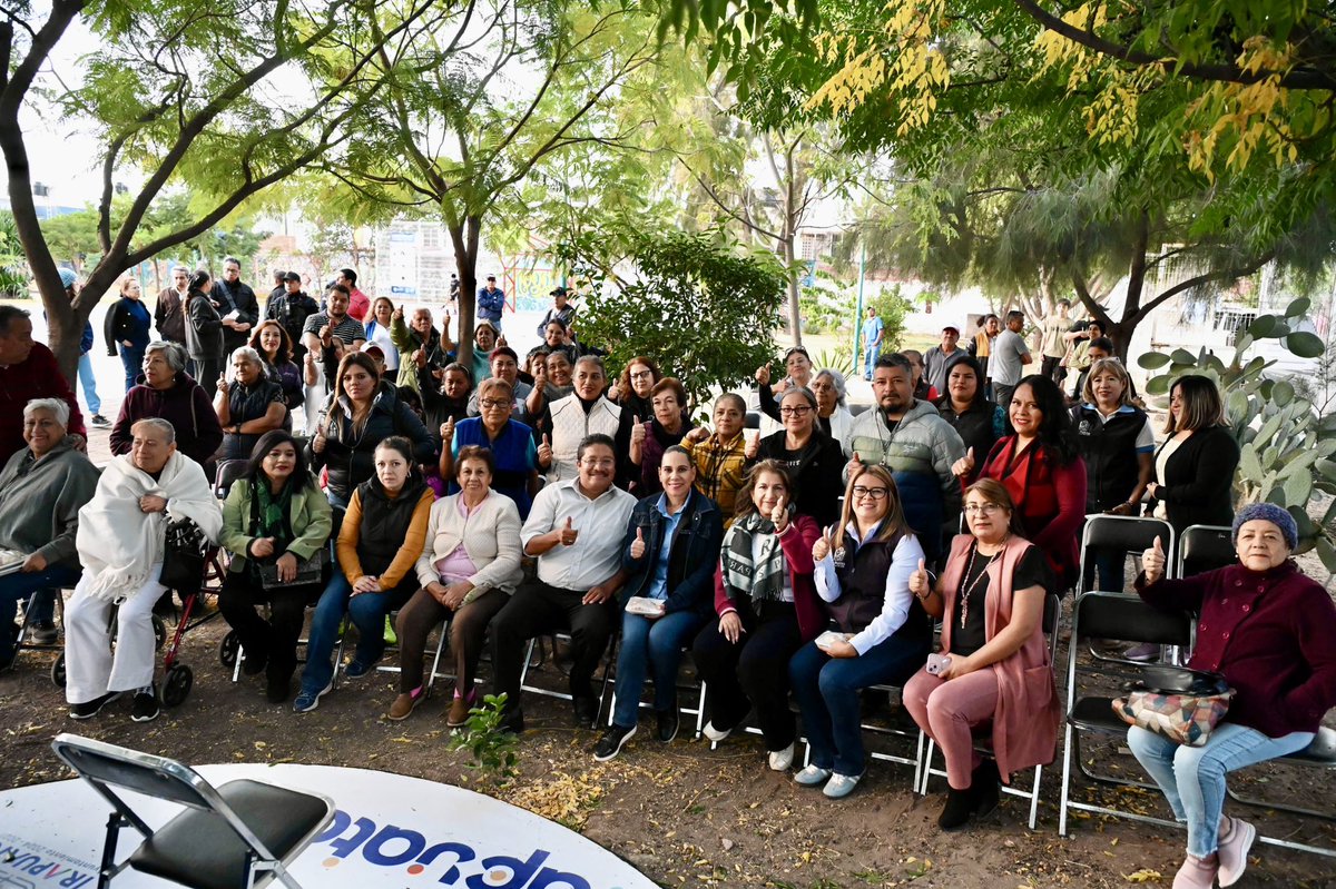 En este encuentro territorial en las colonias Las Brisas y Nogalia, me dio mucho gusto escuchar los testimonios de grandes mujeres que han recibido el apoyo del <a href="/INMIRA1/">Mujeres Irapuato</a> y el <a href="/DIFIrapuato/">DIF Irapuato</a>, esto nos motiva y nos demuestra que vamos #ConRumboClaro fortaleciendo el tejido social. 🩵