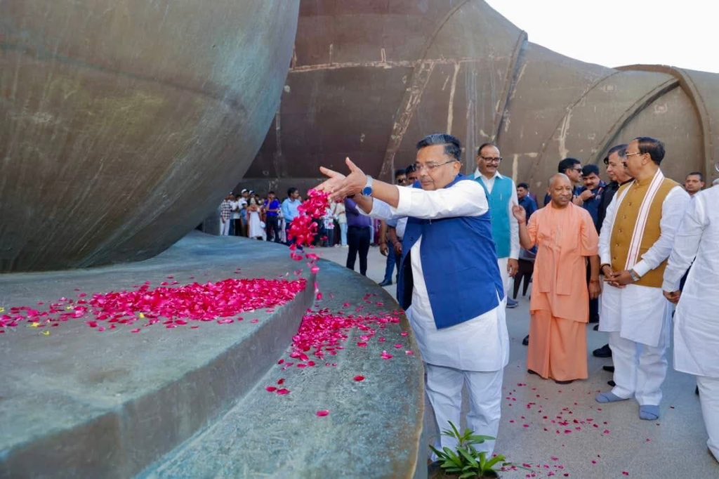 भारत रत्न, लौह पुरुष सरदार वल्लभभाई पटेल जी की 150वीं जयंती के उपलक्ष्य में, विश्व प्रसिद्ध स्टैच्यू ऑफ यूनिटी पर पहली बार आयोजित ‘भारत पर्व 2025’ कार्यक्रम में उत्तर प्रदेश की सहभागिता, ‘एक भारत श्रेष्ठ भारत’ एवं ‘देखो अपना देश’ पहल को नई ऊँचाइयों पर ले जा रही है।

गुजरात में