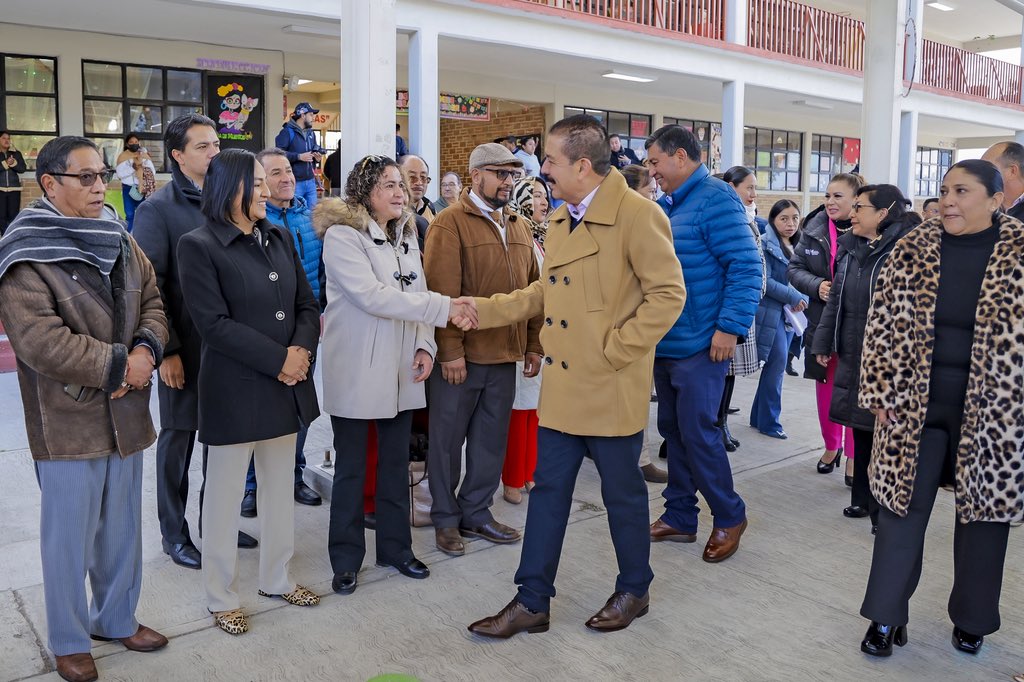 SeducEdoMex's tweet image. 🏫En #Morelos, comenzó la gira #SECTIEnTuComunidad, respaldada por la visión de la gobernadora @delfinagomeza.

💰Más de 2.3 millones de pesos se destinan a mejorar 22 escuelas: 10 preescolares, 6 primarias y 6 secundarias.

🌱 ¡#ElPoderDeLaEducación une y transforma comunidades!
