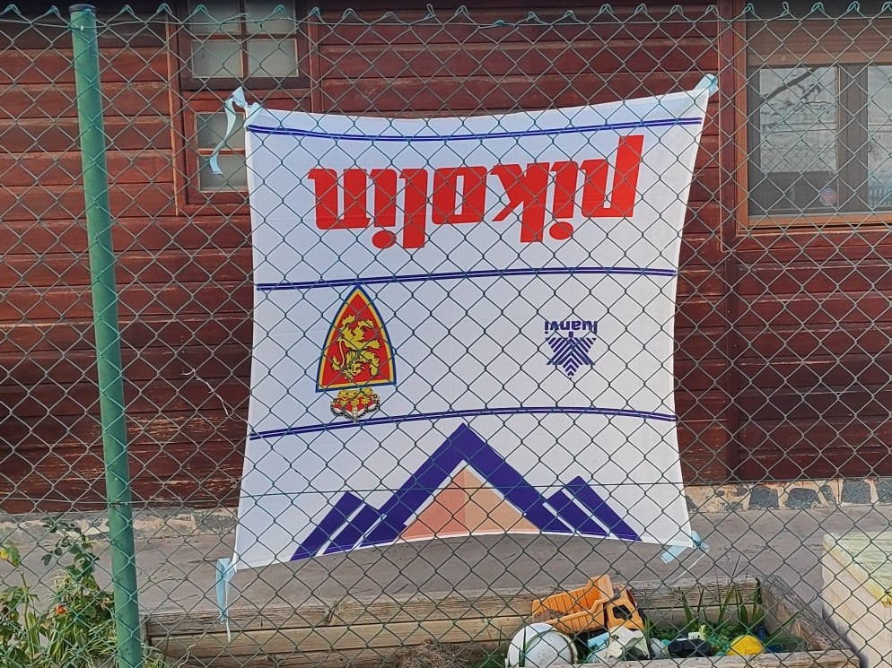 Entre unos y otros nos han puesto bocabajo, pero el zaragocismo luchará por darle la vuelta. 

Mientras tanto, muestra tu rechazo a la gestión actual colgando la bandera del Real Zaragoza del revés.

📍Las Fuentes 
📍 San José 
📍 Valdefierro 
📍Garrapinillos