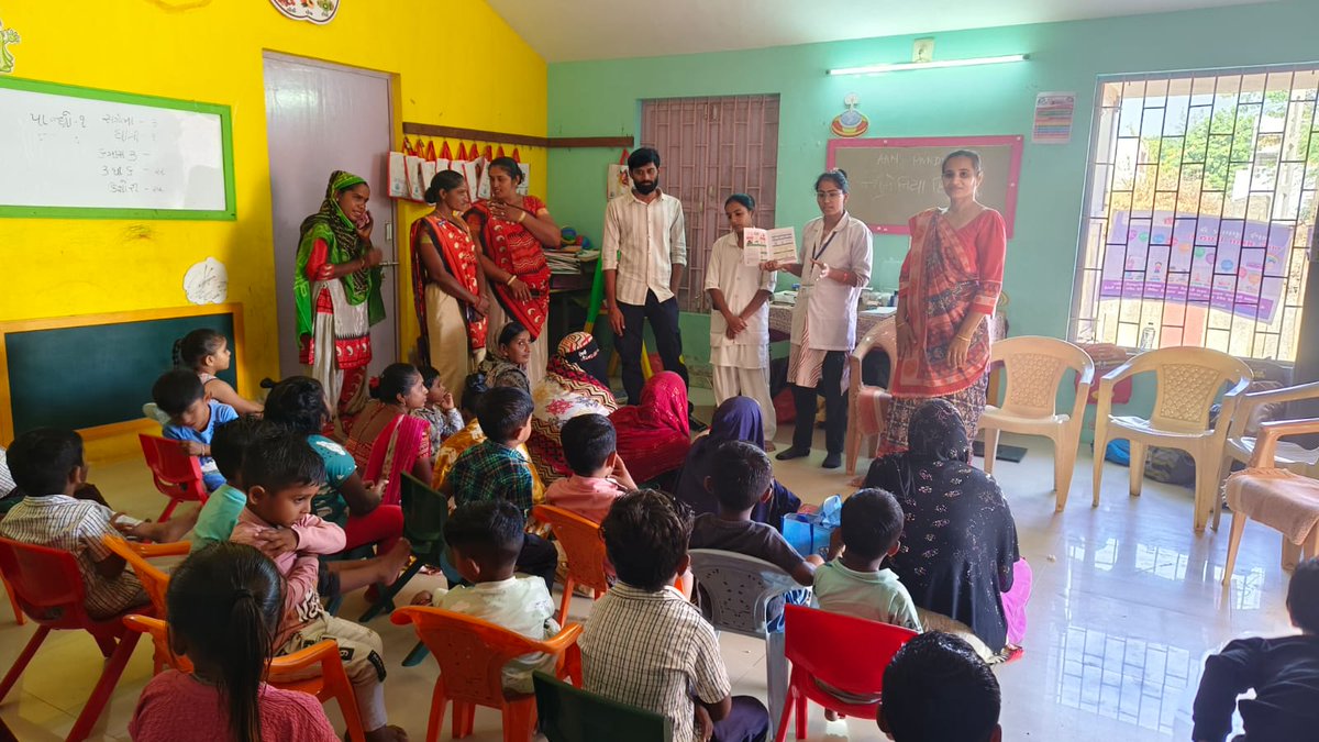 AamPandhro's tweet photo. આજ રોજ આયુષ્માન આરોગ્ય મંદિર પાનધ્રો આંગણવાડી 02 માં વિશ્વ ન્યુમોનિયા દિવસની ઉજવણી કરવા માં આવી જેમાં ન્યુમોનિયા ના લક્ષણો, અટકાયત ના પગલાં,ઘરેલુ ઉપચાર વિશે આરોગ્ય લક્ષી સમજણ આપવામાં આવી
#heathforall 
#healthawareness https://t.co/6gyqLh7B6W