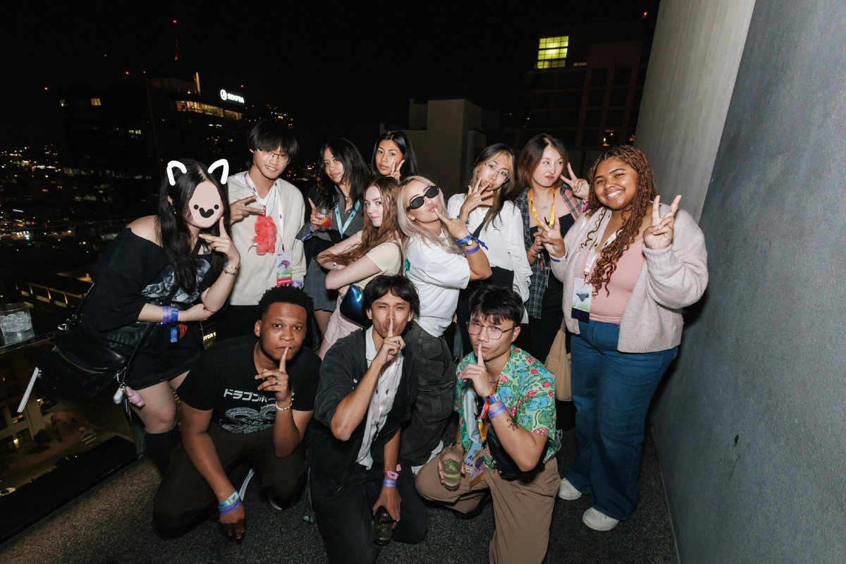 qJomz's tweet image. Group flicks