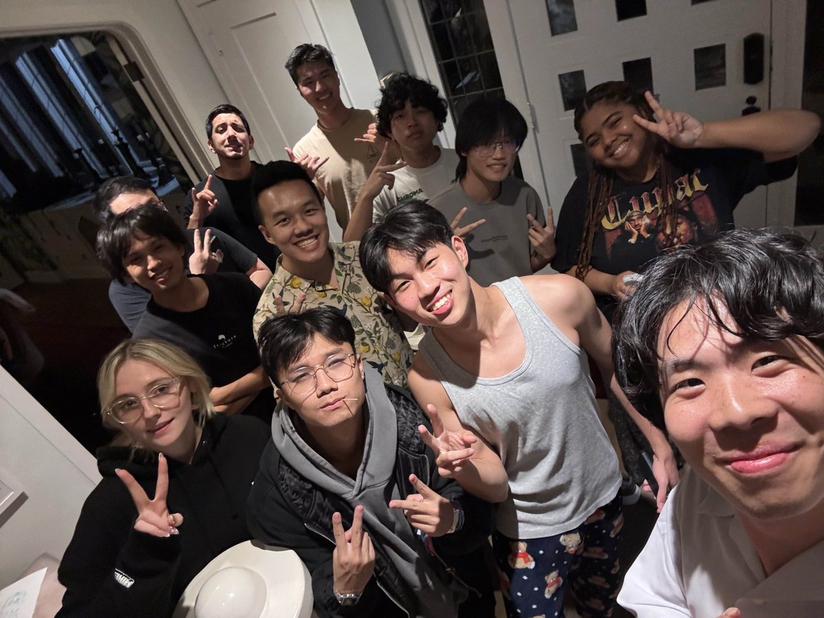 qJomz's tweet image. Group flicks