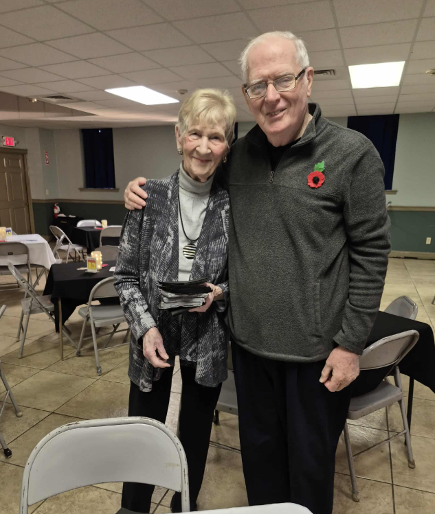 milton_players's tweet photo. Couldn't do it without them! Yay Harriet (star of the universe) and Glenn (board member.) L.A. (stage manager/light and sound technician,) Mac (videographer,) Maureen, (front of house/MP President.) And so many other MP crew members, production staff, and volunteers. :) https://t.co/LRePzLgpkJ