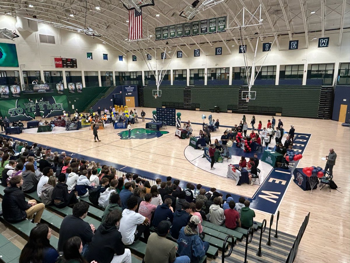 CVHSGrizzlies's tweet image. 19 student/athletes Committed to play at the next level. Congrats to all of them and their families for attending signing day at CVHS. #ONEView