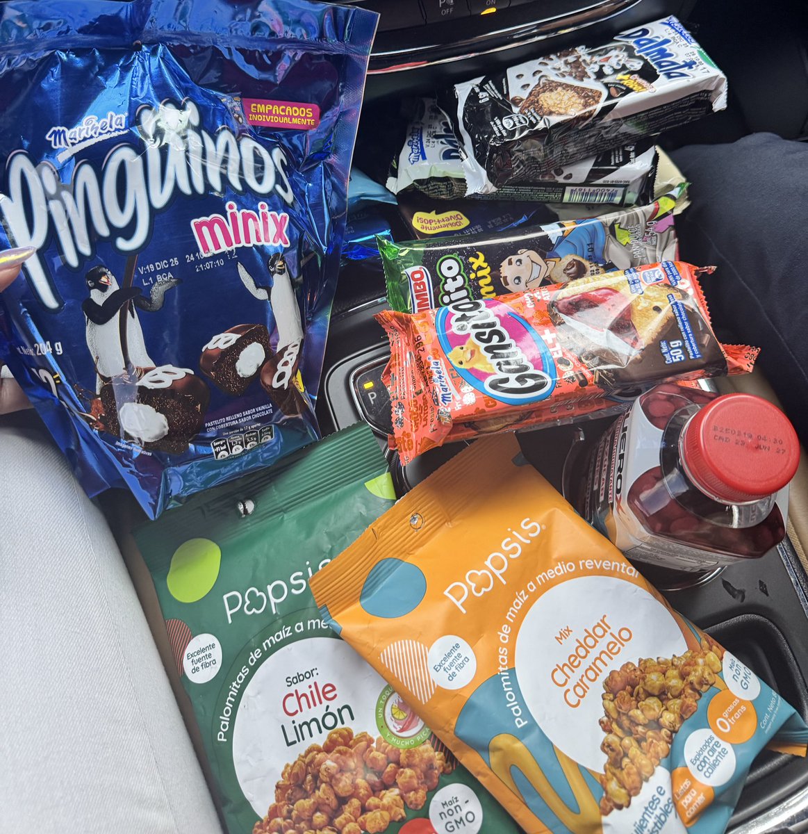 paurp8's tweet photo. Flores, dulces y detalles… pero lo más bonito sos vos!🥺❤️ https://t.co/iGjnr6w9Ak