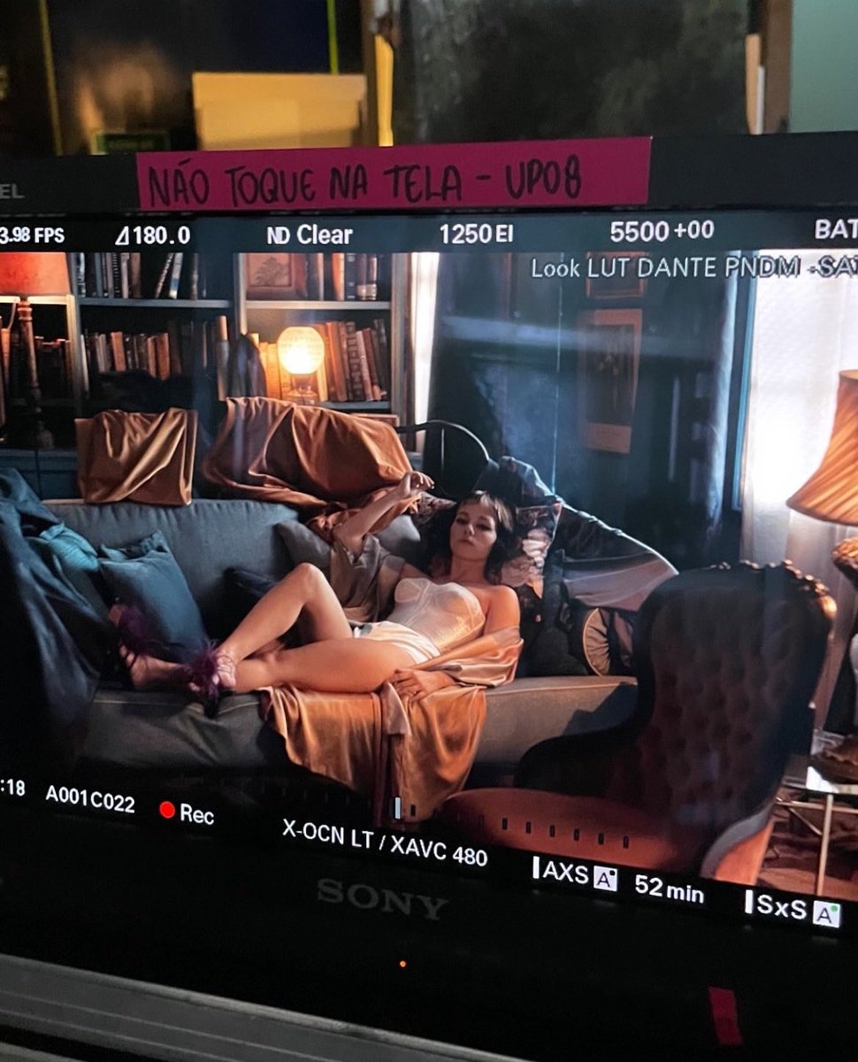 thelakesx's tweet photo. IMAGINA A VISÃO DA FLORA CHEGA NO QUARTO E ENCONTRA A CELINA !!!! ASSIM !!!! GANHOU UM BANQUETE
#VermelhoSangue https://t.co/YV7ohB5OXo
