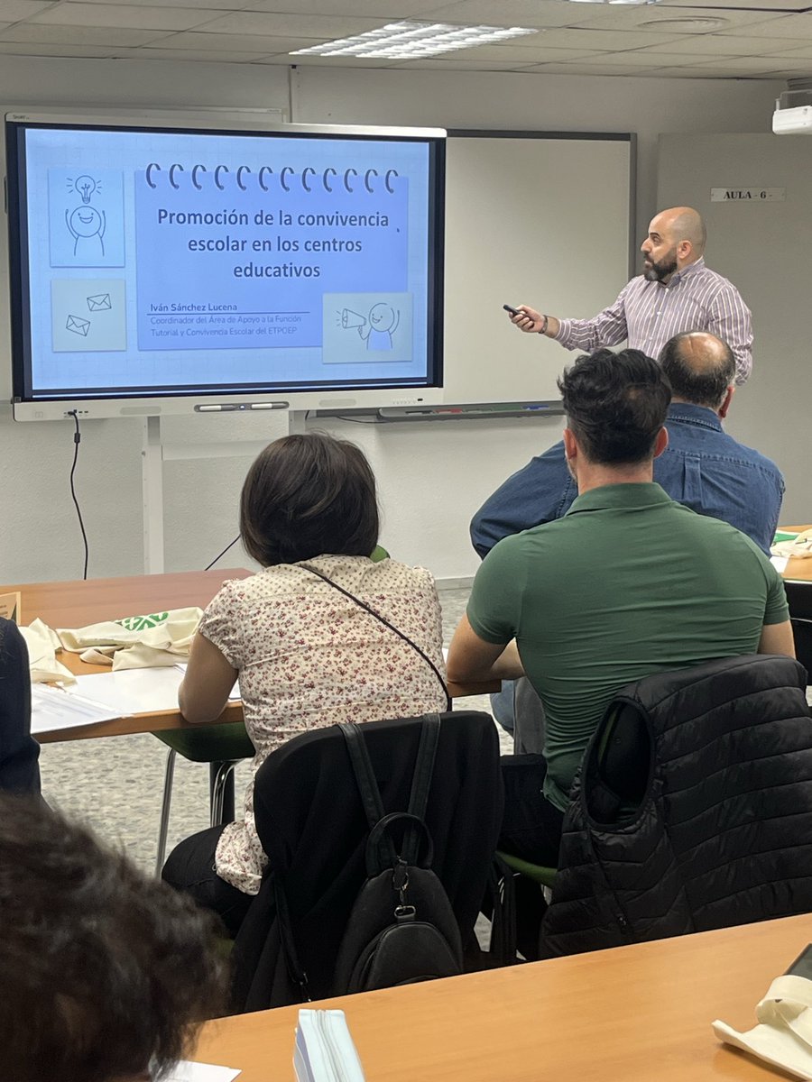 Desde la Delegación Territorial Iván Sánchez Lucena 🌀 nos habla de los Protocolos de Convivencia ☮️ en la Formación Mentora para la Dirección y Jefatura de Estudios Novel #convivenciaescolar 
……..
<a href="/EducaAnd/">Consejería Desarrollo Educativo y FP</a> 
<a href="/DG_IFP/">DG de Innovación y Formación del Profesorado</a> 
@cedant_arma_togae
