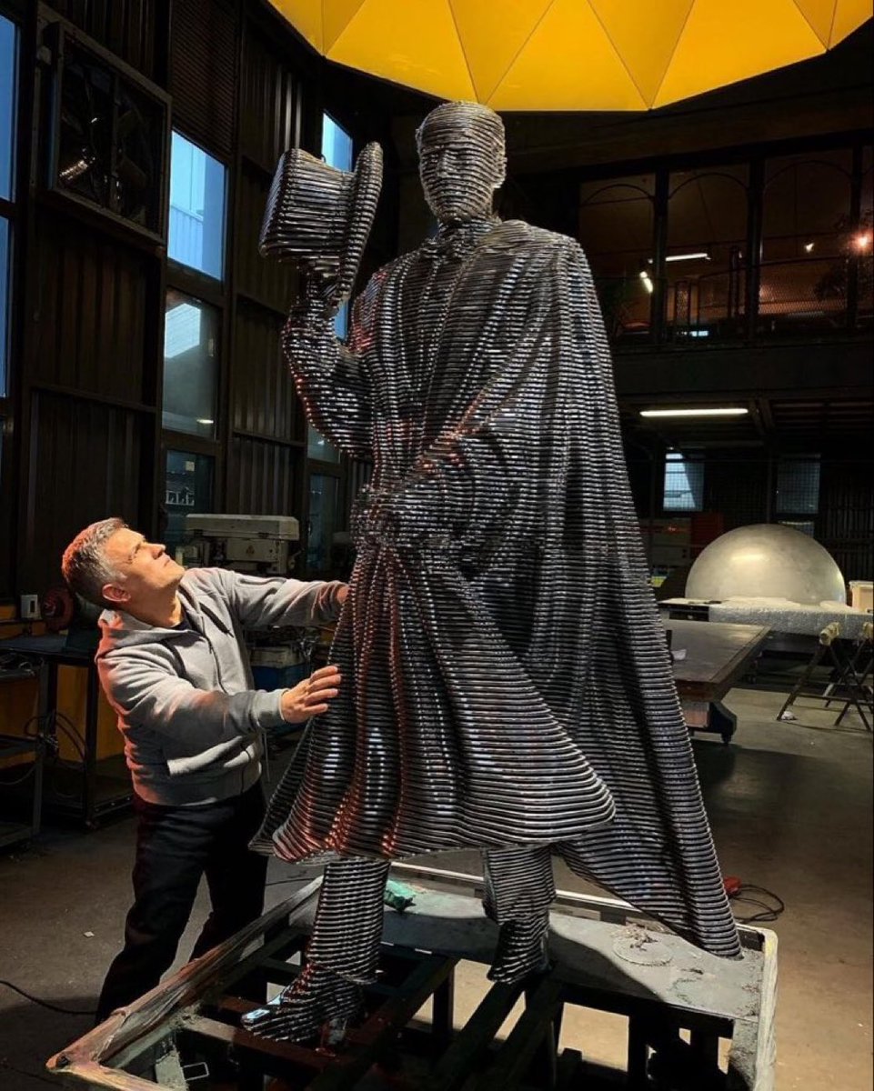 TarihteOan's tweet image. Sanatçı Rıdvan Sevim’in 6 aylık çalışması sonucunda çelikten yaptığı “Mustafa Kemal Atatürk” heykeli.