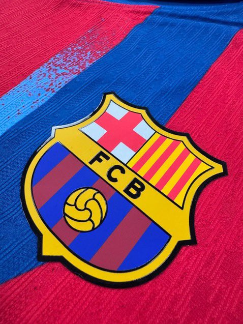 👕 Le maillot du FC Barcelone pour le prochain Clasico a leak. ⚡️💙❤️

📸 <a href="/Footy_Headlines/">Footy Headlines</a>