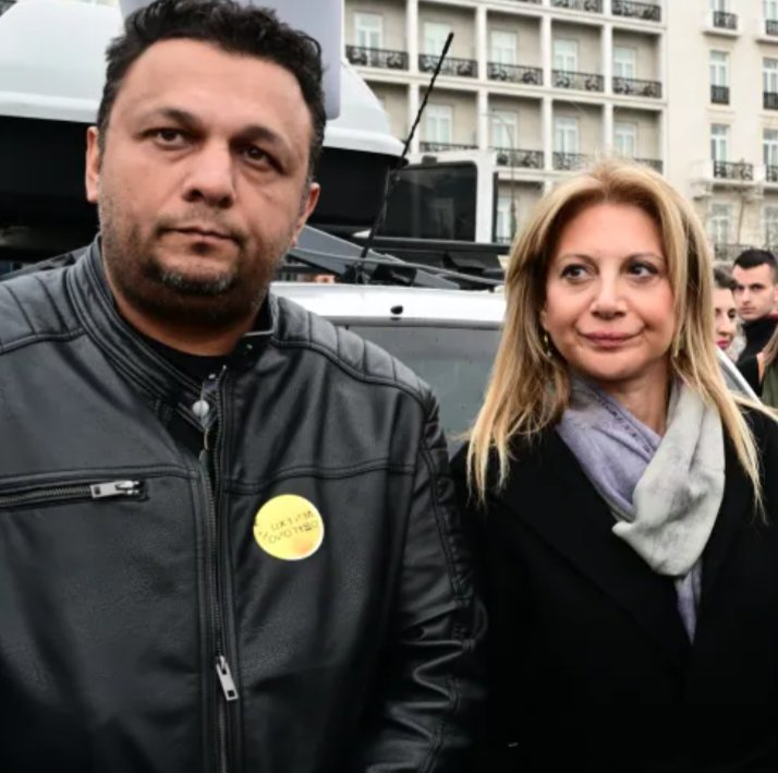 Lexotanil__'s tweet photo. Αν ο γιος του Ρούτσι σκοτωνόταν σε σιδηροδρομικό δυστύχημα στην Αλβανία, όχι ισόβια αφορολόγητη σύνταξη 1700 ευρώ δεν θα έπαιρνε, όχι διαγραφή χρεών σε τράπεζα και εφορία, όχι δικαίωμα διορισμού του άλλου του παιδιού στο δημόσιο, όχι ψυχολογική υποστήριξη μέχρι σήμερα, όχι κάλυψη δικηγορικών αμοιβών, όχι αναμονή μεγάλης αποζημίωσης από το δικαστήριο, αντίθετα, έτσι και έβγαινε στην κεντρική πλατεία των Τιράννων ο Ρούτσι να πει ότι θέλει να διώξει την κυβέρνηση, θα τον έβρισκαν σε χαντάκι.

Αυτή είναι η διαφορά μιας δημοκρατικής ευνομούμενης χώρας, από μια κυβέρνηση με χαρακτηριστικά καθεστώτος σαν του Ράμα. 
Και αυτή είναι και τρανταχτή απόδειξη, πως μια δημοκρατική Πολιτεία και κυβέρνηση σαν της Ελλάδας, ούτε μπαζώματα έκανε, ούτε κάλυψη λαθρεμπόρων, ούτε όλες τις άλλες απίθανες κατηγορίες που της προσάπτουν.

Η Πολιτεία μας λειτούργησε με αίσθημα ευθύνης για το δυστύχημα, ανταποκρίθηκε σε όλα τα τερτίπια κάποιων συγγενών με ανοχή ενσυναίσθησης, υπέμεινε για τον ίδιο λόγο κάθε οικτρή κατηγορία και στέλνει στο δικαστήριο για κακούργημα 34 πιθανούς ενόχους.

Και συνεχίζει η Πολιτεία να τους αντιμετωπίζει με αίσθημα ευθύνης και ενσυναίσθησης, καθώς Ρούτσι και Καρυστιανού ψωλαρμενίζουν σε περιοδείες ανά την Ελλάδα, διασπείροντας ψέματα.