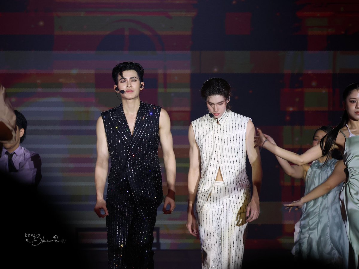 ในคืนแสงจันทร์ส่อง~ ระยิบตาดวงดาราดั่งดวงตานางฟ้าจ้องมอง~ 

PONDPHUWIN JOURNEY CONTINUES    

#PondPhuwinFanconD2
#ปอนด์ภูวินทร์ #PondPhuwin
#phuwintang #ppnaravit