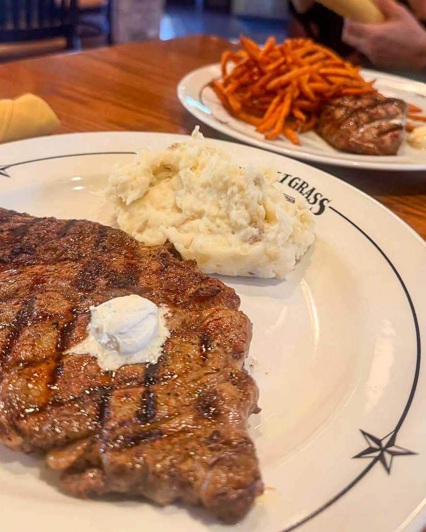 Ribeye or filet? Which plate are you picking? 🤔

📸: priscila_nina92