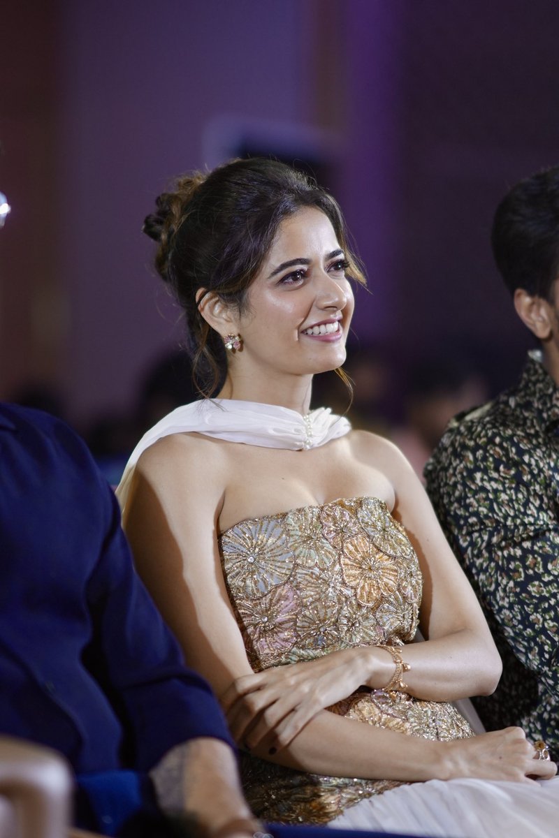 AshikaRanganath's tweet photo. When the “ KING” meets Gathavaibava ♥️ 
Who better than himself to wish us heartily at the pre release event in Telugu ✨ 

Thank you Nag sir 🫶🏻 
@iamnagarjuna 

@Dushyanth_SS @SimpleSuni #GathaVaibhavam 

#gathavaibhavamintelugu #14thNovember https://t.co/sPpo3DkFq9