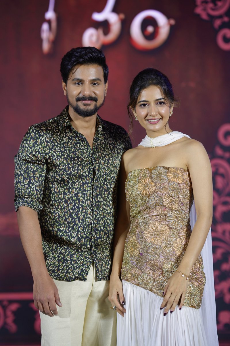 AshikaRanganath's tweet photo. When the “ KING” meets Gathavaibava ♥️ 
Who better than himself to wish us heartily at the pre release event in Telugu ✨ 

Thank you Nag sir 🫶🏻 
@iamnagarjuna 

@Dushyanth_SS @SimpleSuni #GathaVaibhavam 

#gathavaibhavamintelugu #14thNovember https://t.co/sPpo3DkFq9