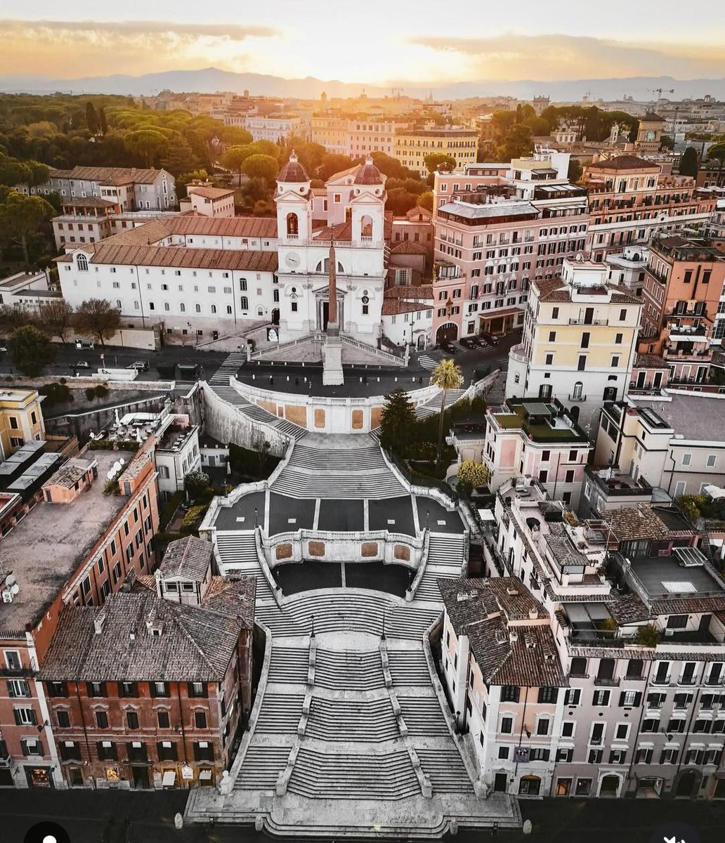 isolearan1's tweet photo. Buona serata #roma ph _romecartoline https://t.co/jwOB3du15o