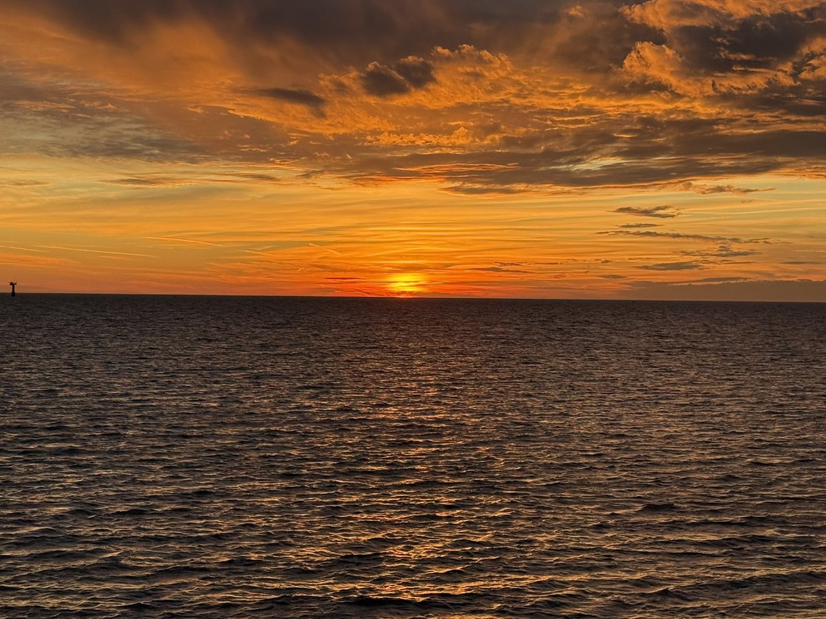 meintebonthuis's tweet image. De dag loopt ten einde…