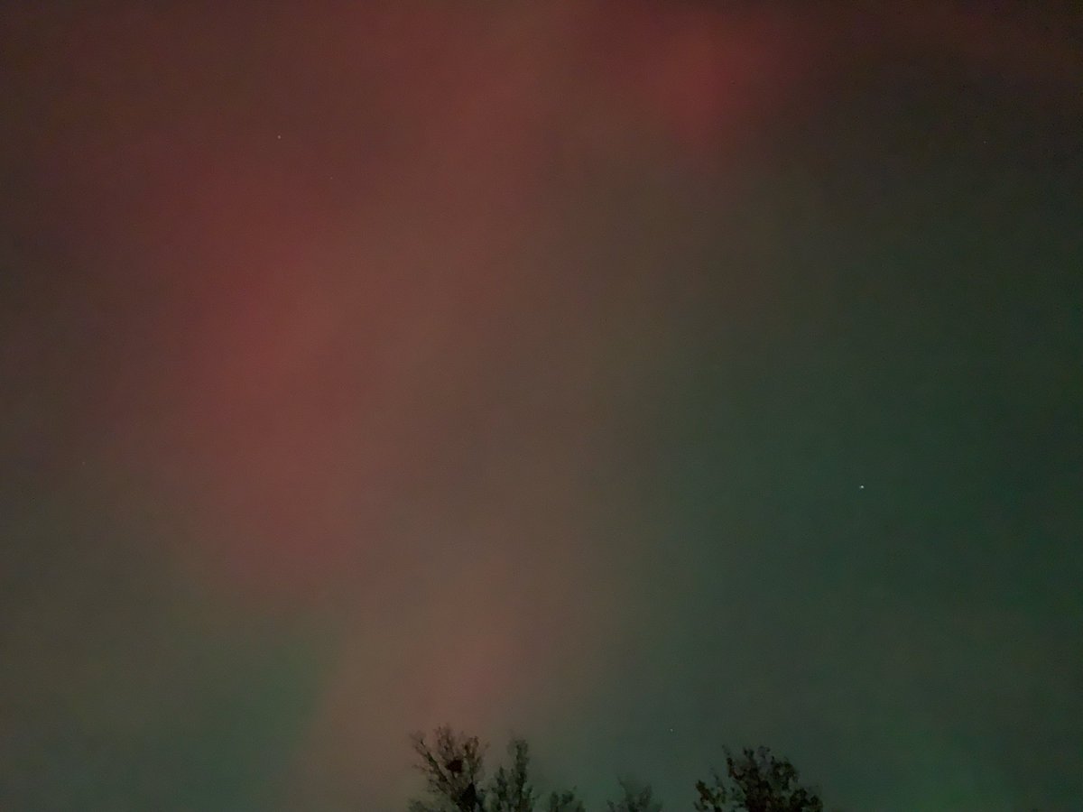 CLefebvreCTV's tweet image. Aurora borealis? At this time of year? At this time of day? In this part of the country?

Not localized entirely in my kitchen.

While you’re thinking of it, please read my story about the Steamed Hams meme from the Simpsons I wrote last month.

ctvnews.ca/winnipeg/artic…