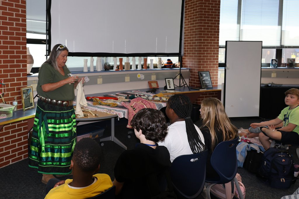 Angela Syron tweet media