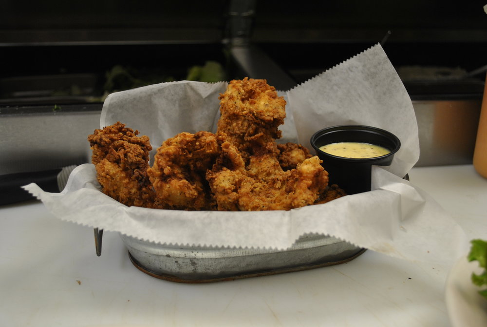 TremontTavern's tweet image. The burgers get all the glory, but have you tried the tenders?
#DirtyMcCurdys #CHAeats #TremontTime #TavernTradition