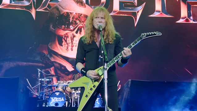 DAVE MUSTAINE Says MEGADETH's 'Farewell' Tour Will 'Easily' Run For 'Three To Five Years' blabbermouth.net/news/dave-must…