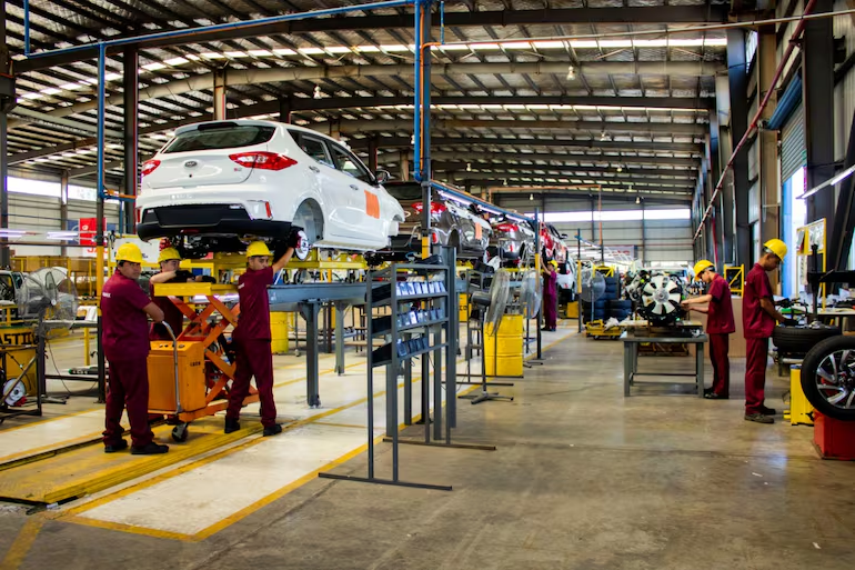 📈🇵🇾Maquiladores exportaron más de US$ 1.000 millones en lo que va del año
📍Los principales rubros son autopartes y textiles 
📍El 45% de la mano de obra de este sector es femenina

abc.com.py/economia/2025/…