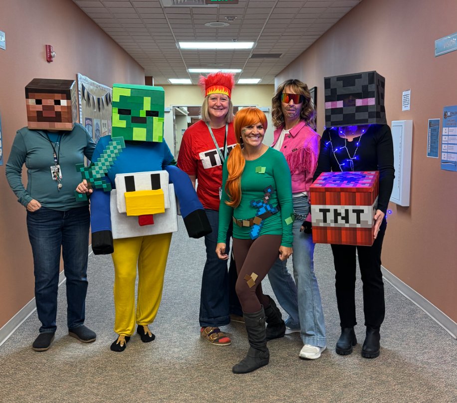 AtWorkFreebies's tweet photo. HalloWIN Highlights
We’re sorting through tons of spook-tacular photo entries — and wow, the creativity this year! While we pick our HalloWINNERS, enjoy a few more fun submissions from our amazing workplaces. 🧡
#HalloWIN #AtWorkFreebies #Contest #TeamSpirit https://t.co/M1HRfDmEOU