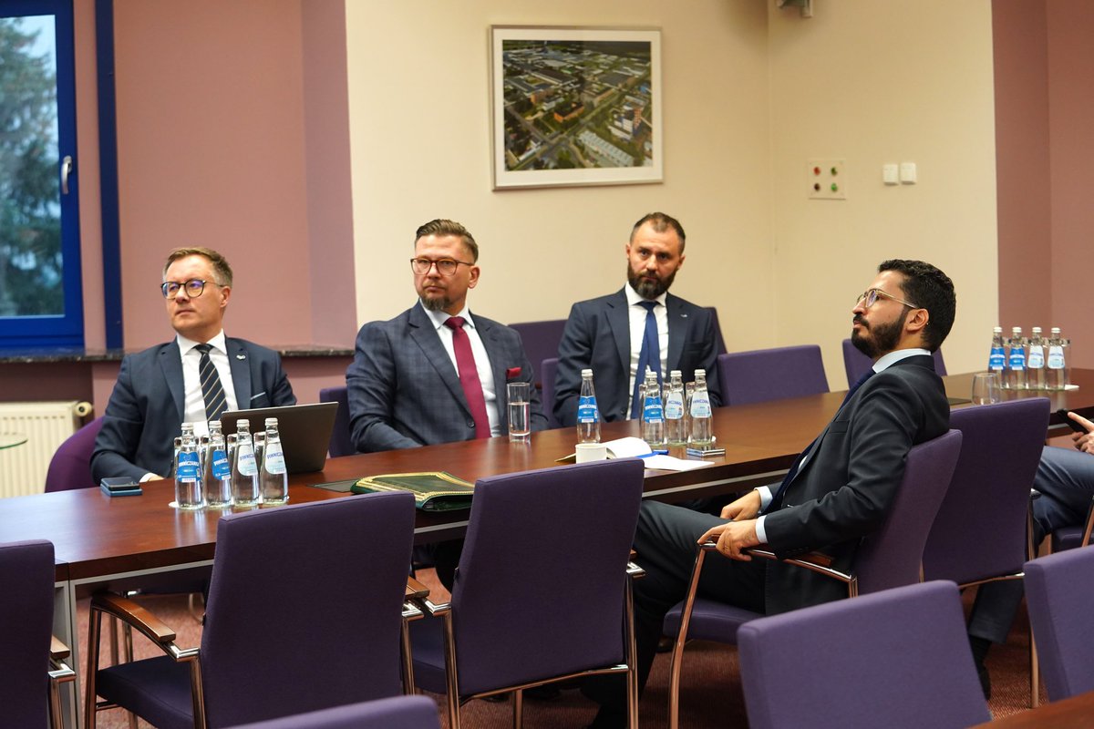 🇵🇱🤝🇲🇦 Wizyta delegacji Królestwa Maroka w strefach ekonomicznych #ARP.
Rozmowy dotyczyły wspólnych projektów inwestycyjnych i rozwoju współpracy 🇵🇱-🇲🇦

Wiceprezes ARP S.A. Łukasz Kotapski: „Współpraca z przedstawicielami Królestwa Maroka stanowi kolejny krok w budowaniu mostów