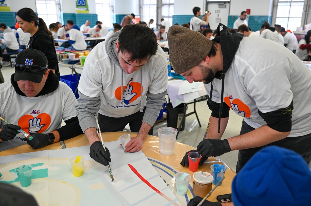 Mets's tweet photo. Yesterday, our front office employees spent the day volunteering at P.S. 171Q Magnet School of the Arts. With the help and guidance of @NYCthrive, we helped paint four beautiful murals for the school! 🎨 https://t.co/DjlEWR5ZX8