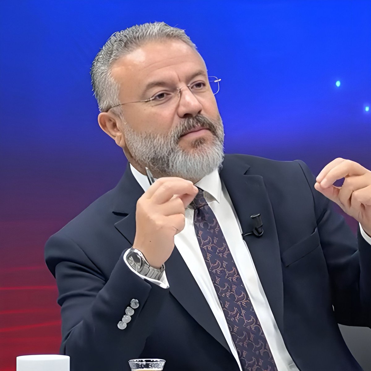 Akit TV yöneticisi Muharrem Coşkun:

“Bakanlar değişiyor ama değişen bir şey yok. Kemalizm’in sadece ambalajı değişiyor

Tertemiz çocukları okullarda müşrik olarak yetiştiriyorlar. 

Bize alternatif okullar yapmak zorundasınız.”