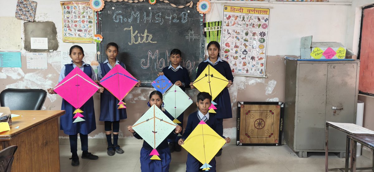 gmhs42's tweet image. Students of GMHS 42B participated enthusiastically in a Kite Making Activity 🪁 showcasing creativity, colour, and joy. The vibrant kites symbolized freedom, imagination, and festive spirit. 
#CreativeKids #LearningWithFun 
@SchoolEduChd 
@chandigarh_admn 
@DselEduMinistry