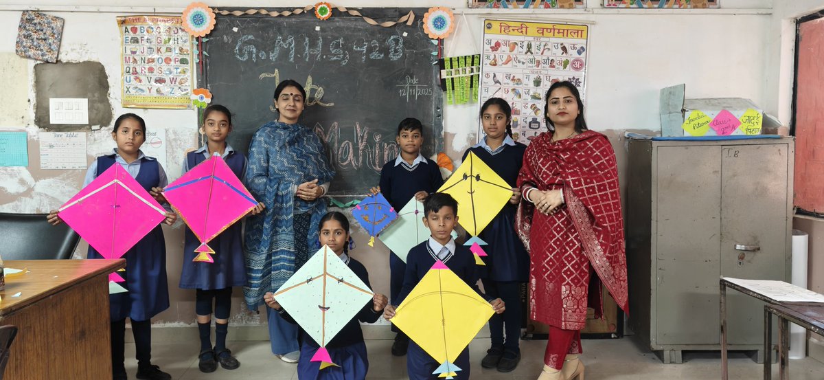gmhs42's tweet image. Students of GMHS 42B participated enthusiastically in a Kite Making Activity 🪁 showcasing creativity, colour, and joy. The vibrant kites symbolized freedom, imagination, and festive spirit. 
#CreativeKids #LearningWithFun 
@SchoolEduChd 
@chandigarh_admn 
@DselEduMinistry