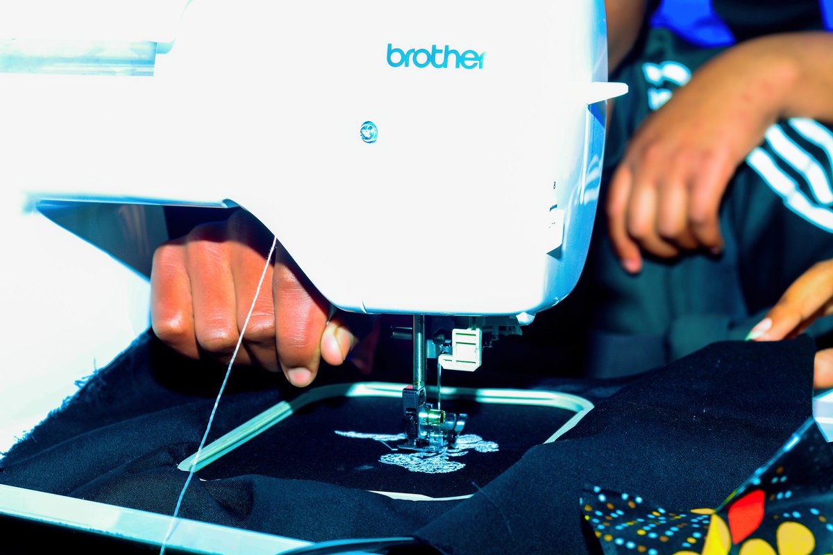 etefop_tssr's tweet image. Today, November 12, 2025, Level 4 students from the Fashion Design Department continued their practical session &quot;On how to use embroidery machines, with a particular focus on computerized embroidery machines&quot;.

#EmbroideryMachine
#ComputingDesign

#Fashion
#DesignStyles