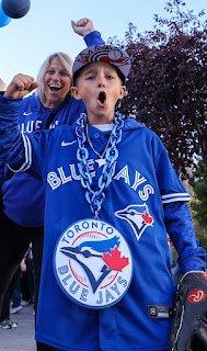 thompsron's tweet image. We ALL have our rituals for playoffs and game days. A #100words story about that.

#amwriting #drabble #BlueJays

drinkthenewwine.blogspot.com/2025/11/game-d…