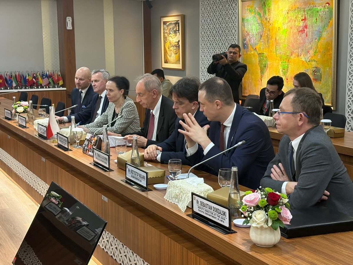 PLdiIndonesia's tweet image. Dep. FM W.T. Bartoszewski and members of 🇵🇱🇮🇩 Parliamentary Group - MPs T. Głogowski, W. Różyński &amp;amp; K. Mulawa, were received in Jakarta by A.S. Mardani, Chair of the Inter-Parliamentary Cooperation Committee, &amp;amp; D. Laksono, Chair of 🇮🇩🇵🇱 Parliamentary Group #ParliamentaryDiplomacy
