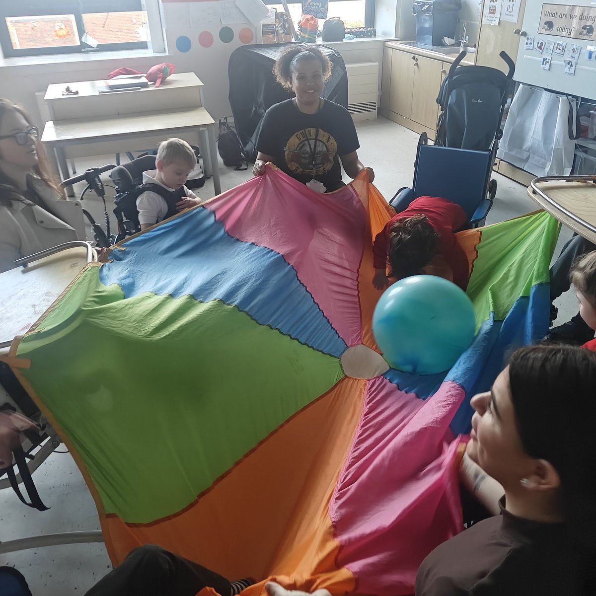 This afternoon we all sat together and played with the parachute! <a href="/drumparkprimary/">Drumpark</a>